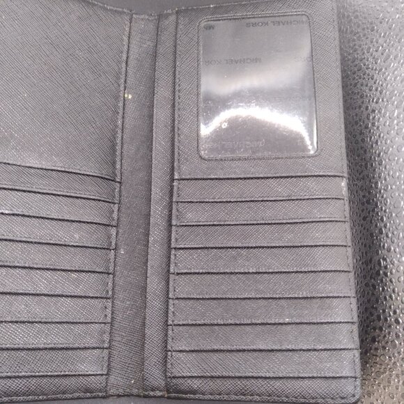 Michael Kors  Black leather Tri Fold like new - Picture 3 of 7